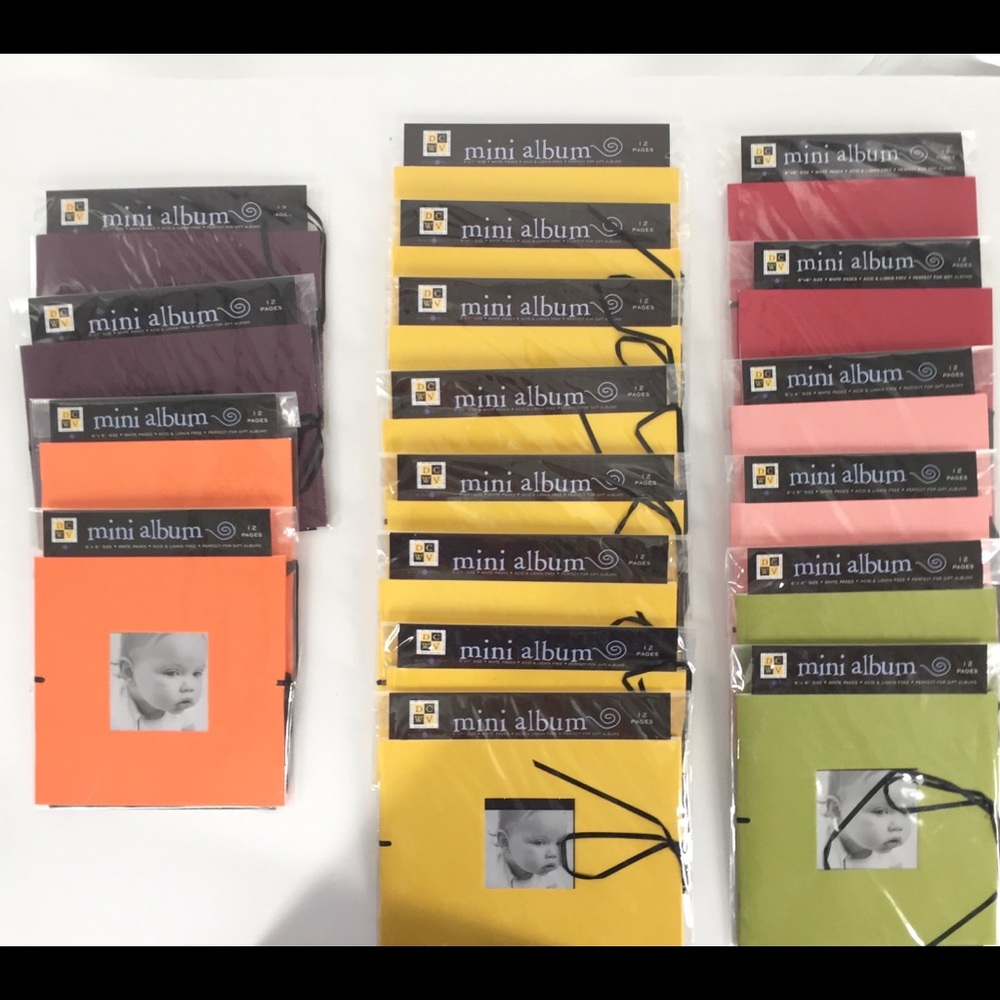 (2) Scrapbook Set DCWV 5 X 7 & 6 X6 Mini Scrapbook Albums